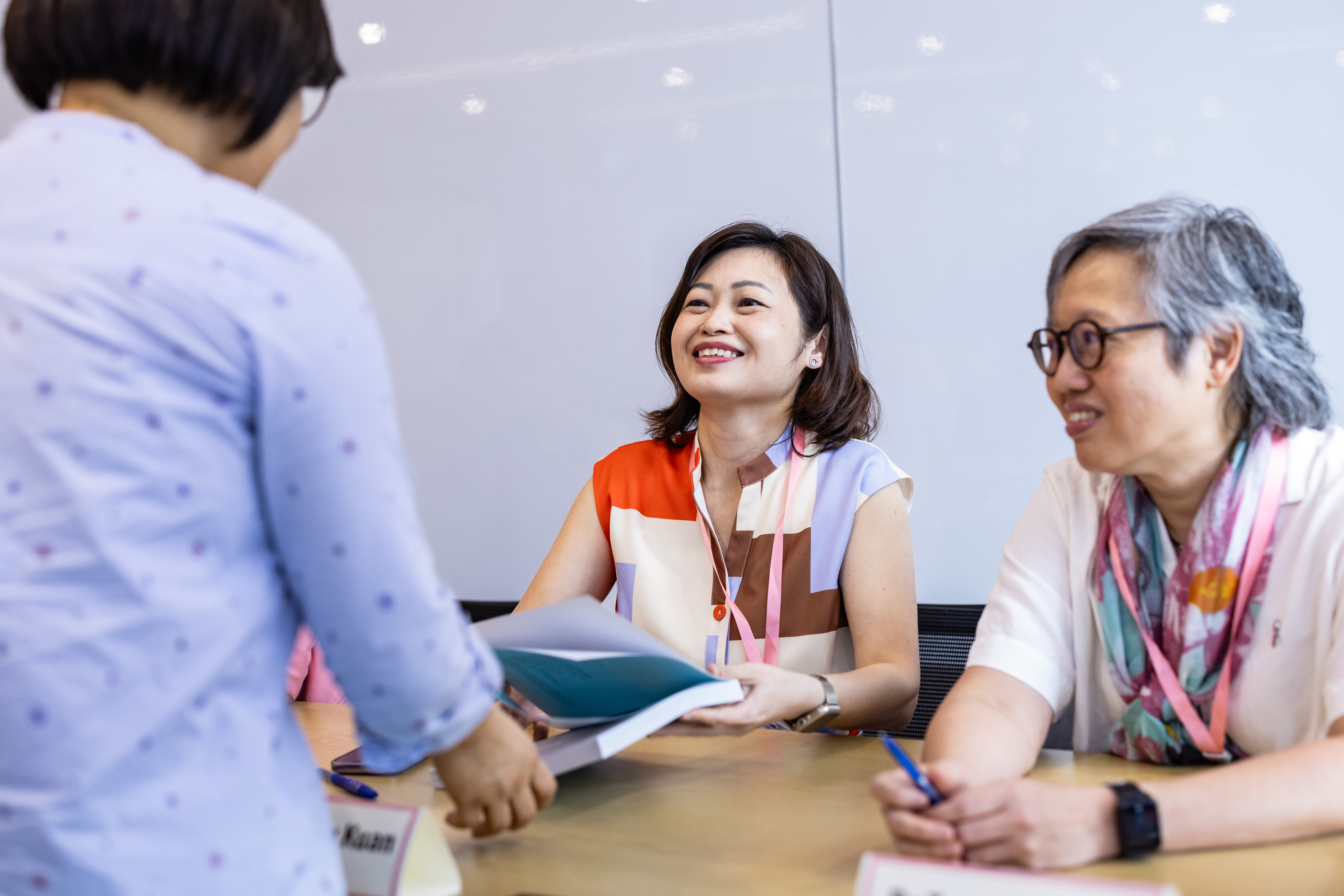 Dr Lim Siew Kuan and Dr Tan Yah Yuen during the book signing